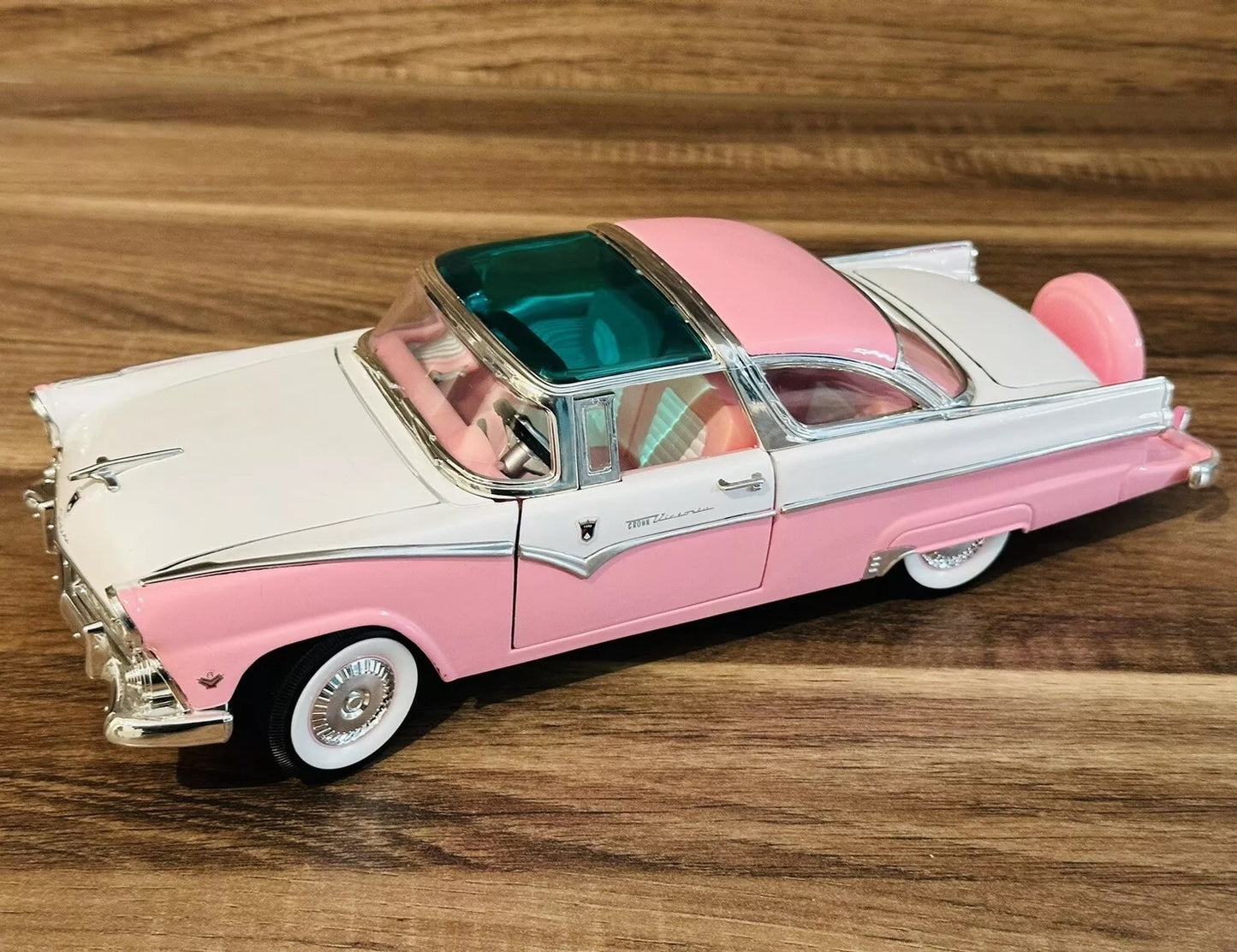 Ford Ford Fairlane Crown Victoria 1955 1:18