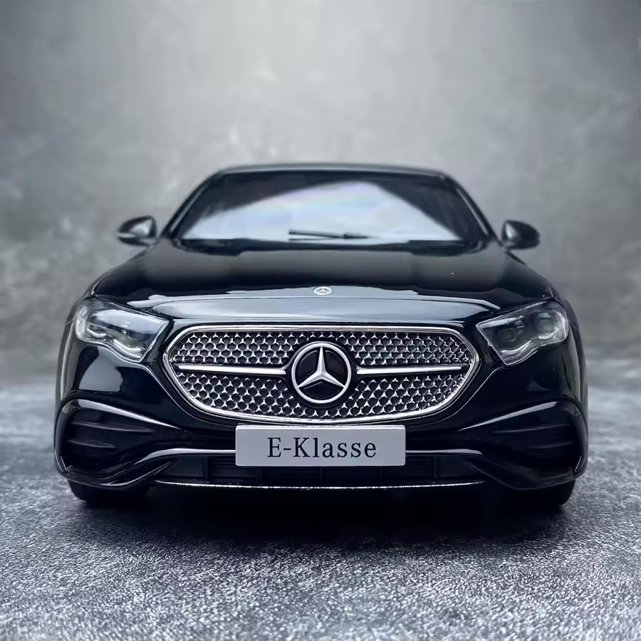 Mercedes-Benz E Class E450 W214 1:18