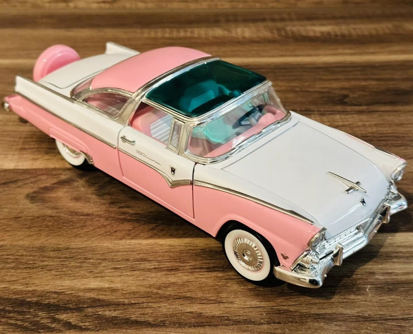 Ford Ford Fairlane Crown Victoria 1955 1:18