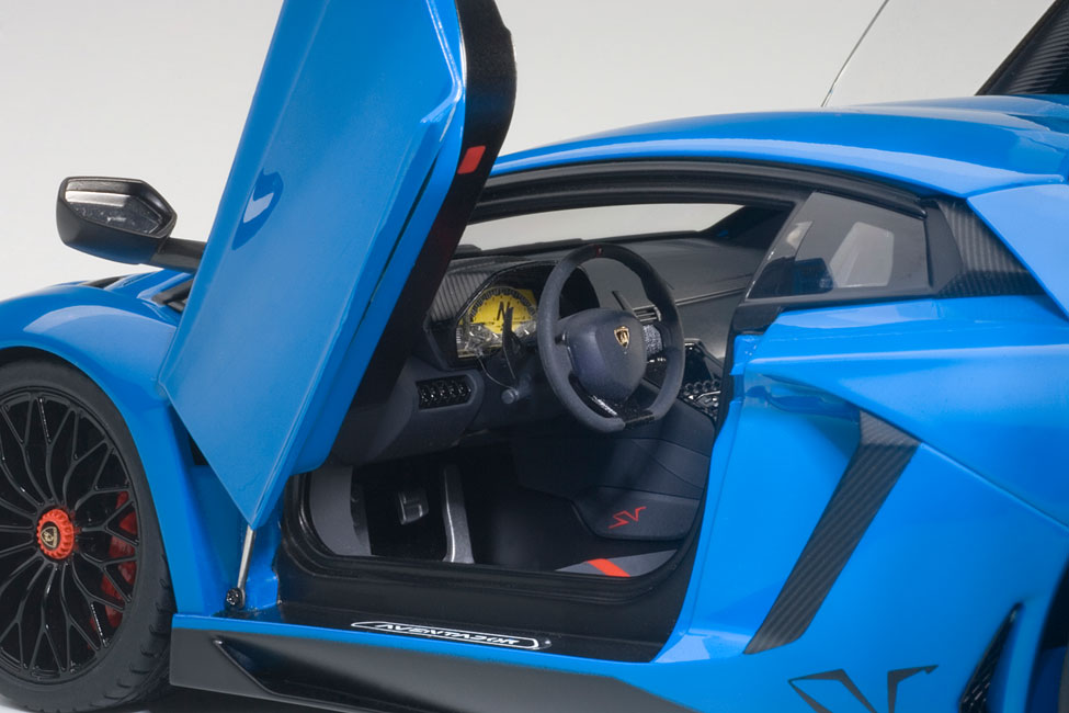 Lamborghini Aventador LP750-4 SV 1:18