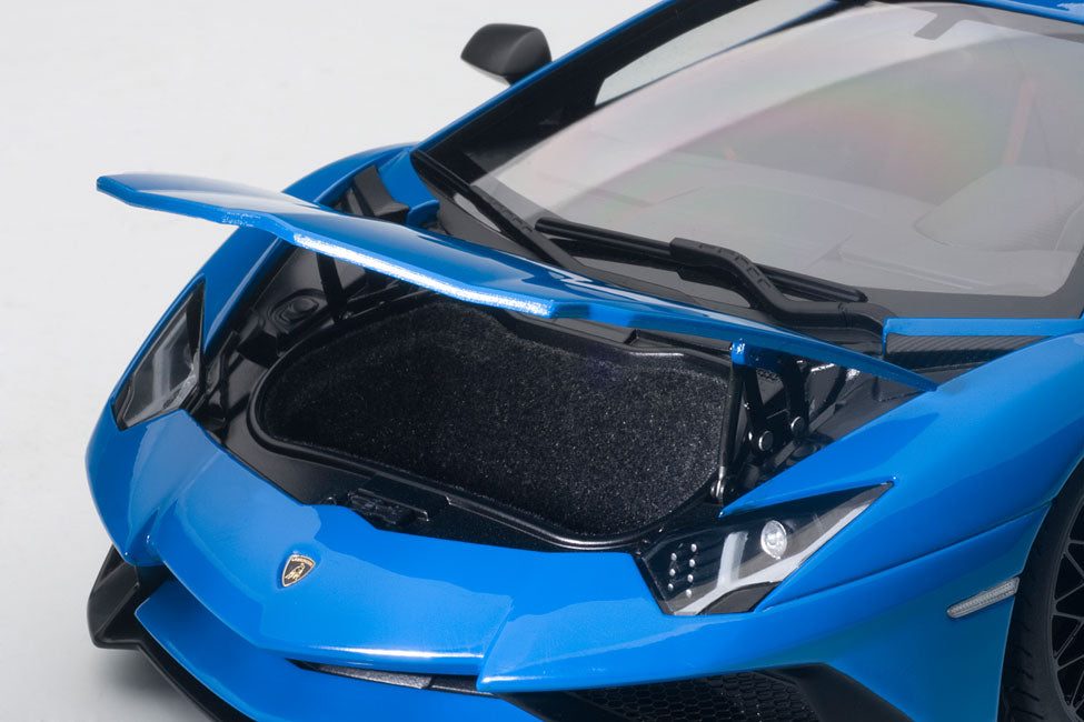 Lamborghini Aventador LP750-4 SV 1:18