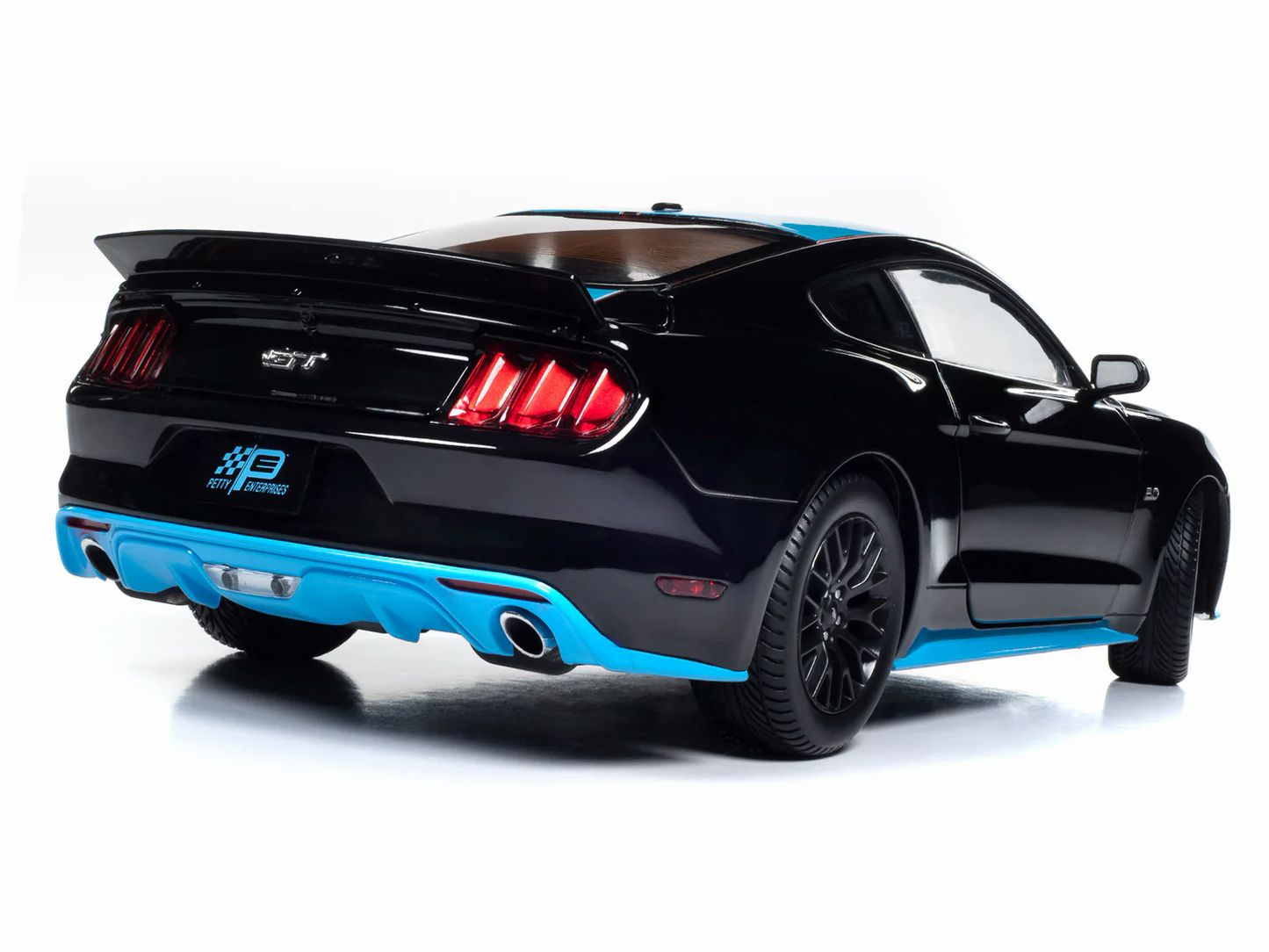 Ford Mustang Petty's Garage 2016 1:18