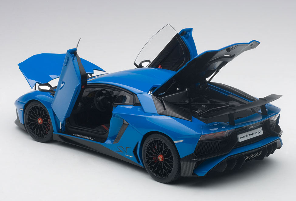 Lamborghini Aventador LP750-4 SV 1:18