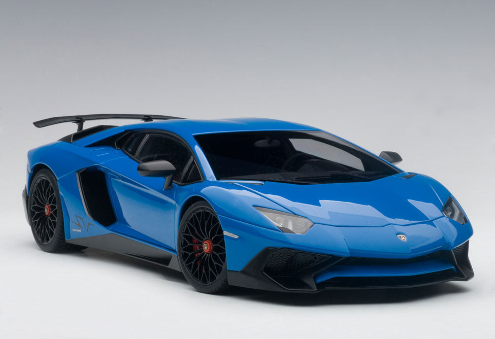 Lamborghini Aventador LP750-4 SV 1:18