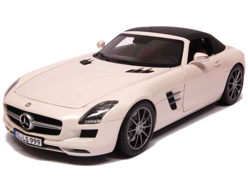 Mercedes-Benz SLS AMG Roadster 2011 1:18