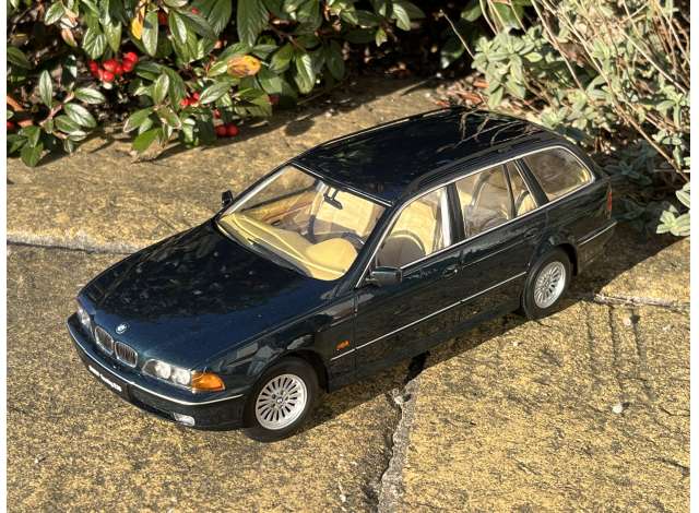 BMW 5-series Touring E39 1998 1:18