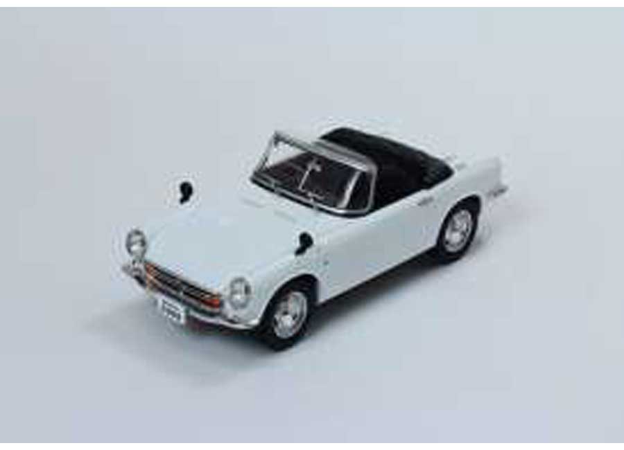 Honda S800 with removable soft top 1966 - white - Triple9 Collection 1:18 1:18