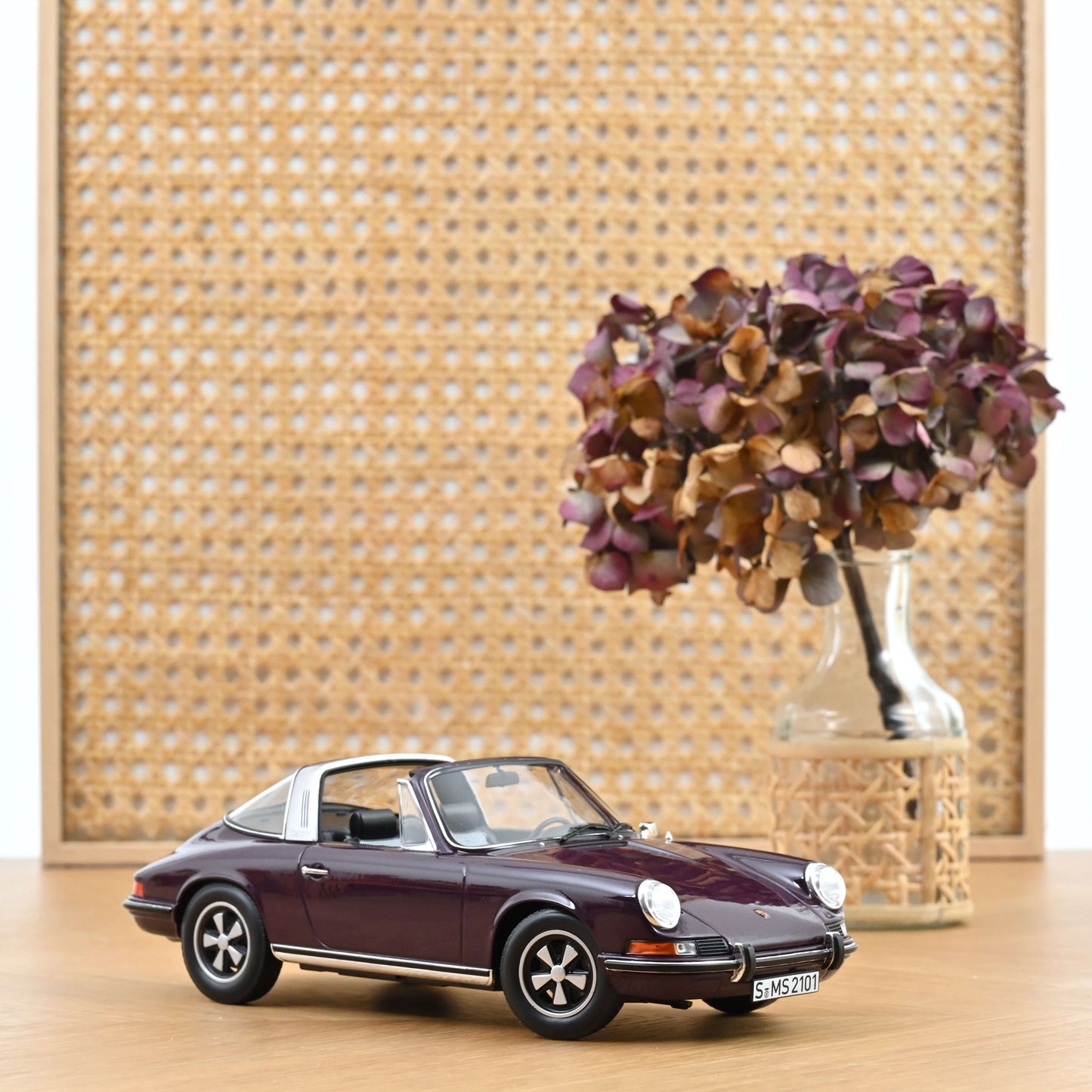 Porsche 911 E Targa 1971 1:18