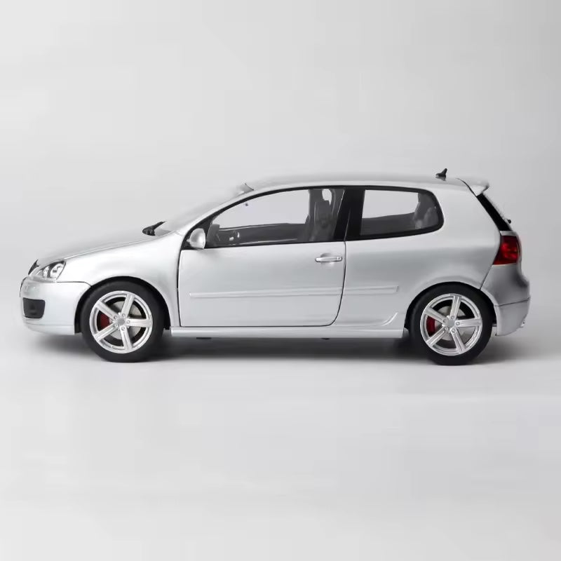 Volkswagen Golf V GTI 1:18