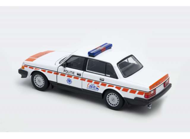 Volvo 240 GL 1986 Dutch Police 1:24