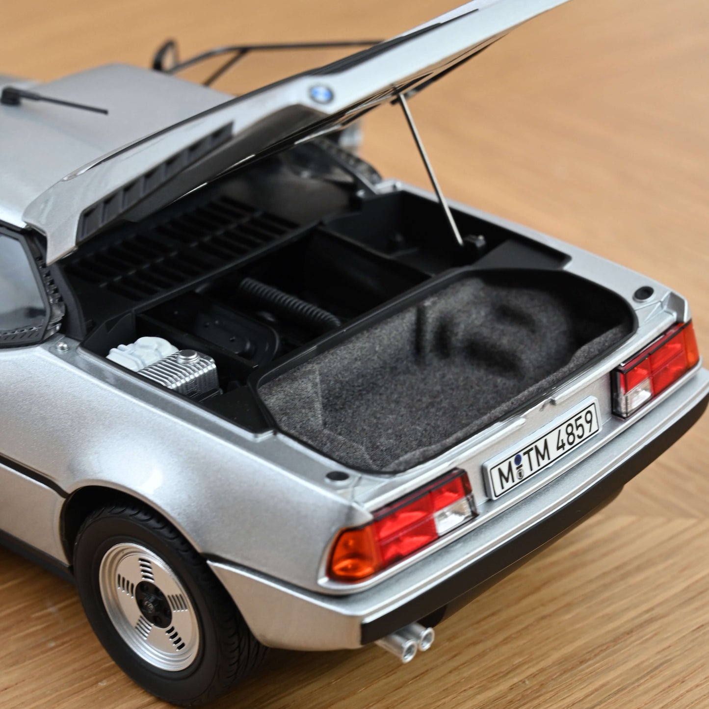 BMW M1 1980 1:18