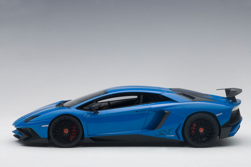 Lamborghini Aventador LP750-4 SV 1:18