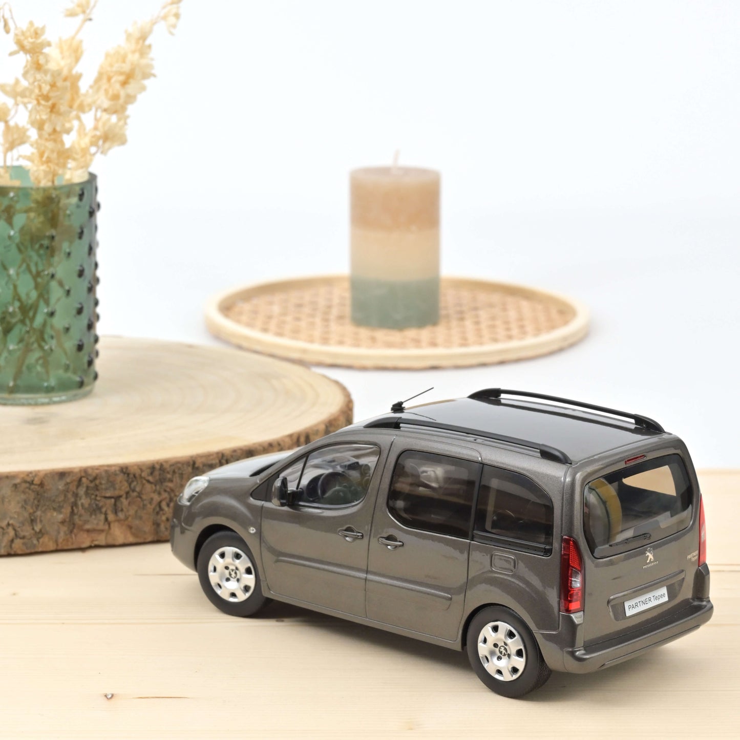 Peugeot Partner 2016 1:18
