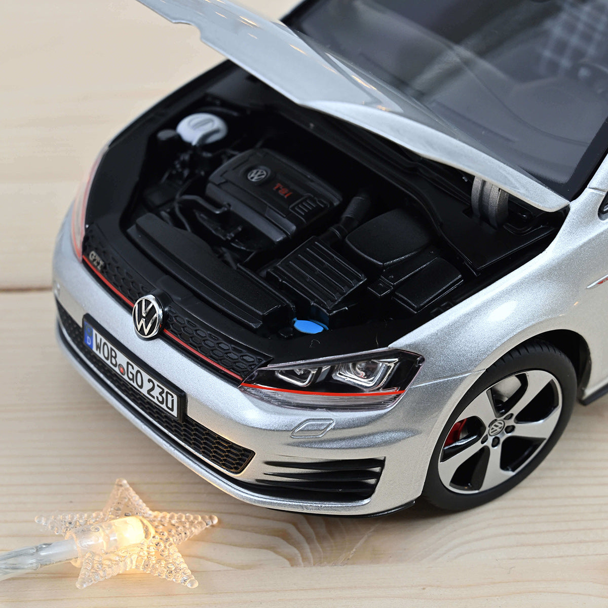 Volkswagen VW Golf GTI 2013 1:18