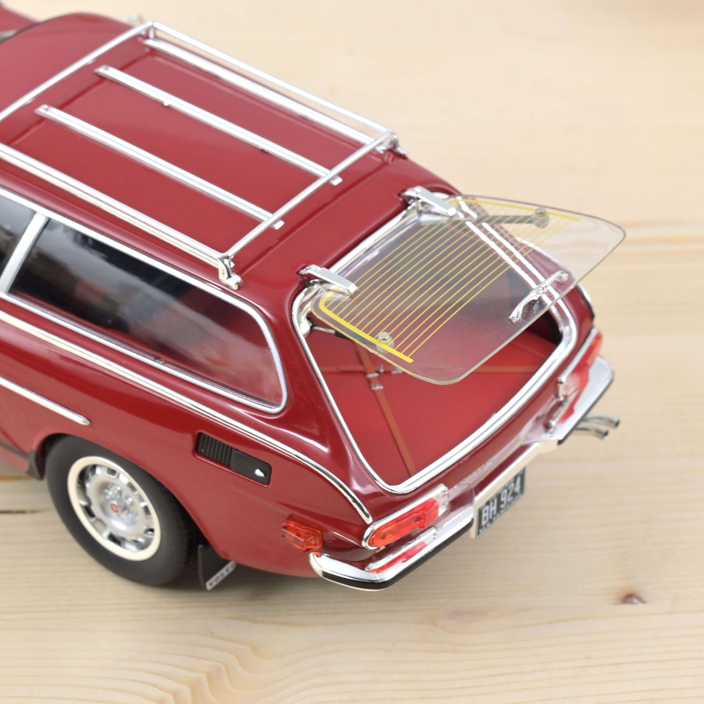 Volvo 1800 ES (US version) 1972 1:18