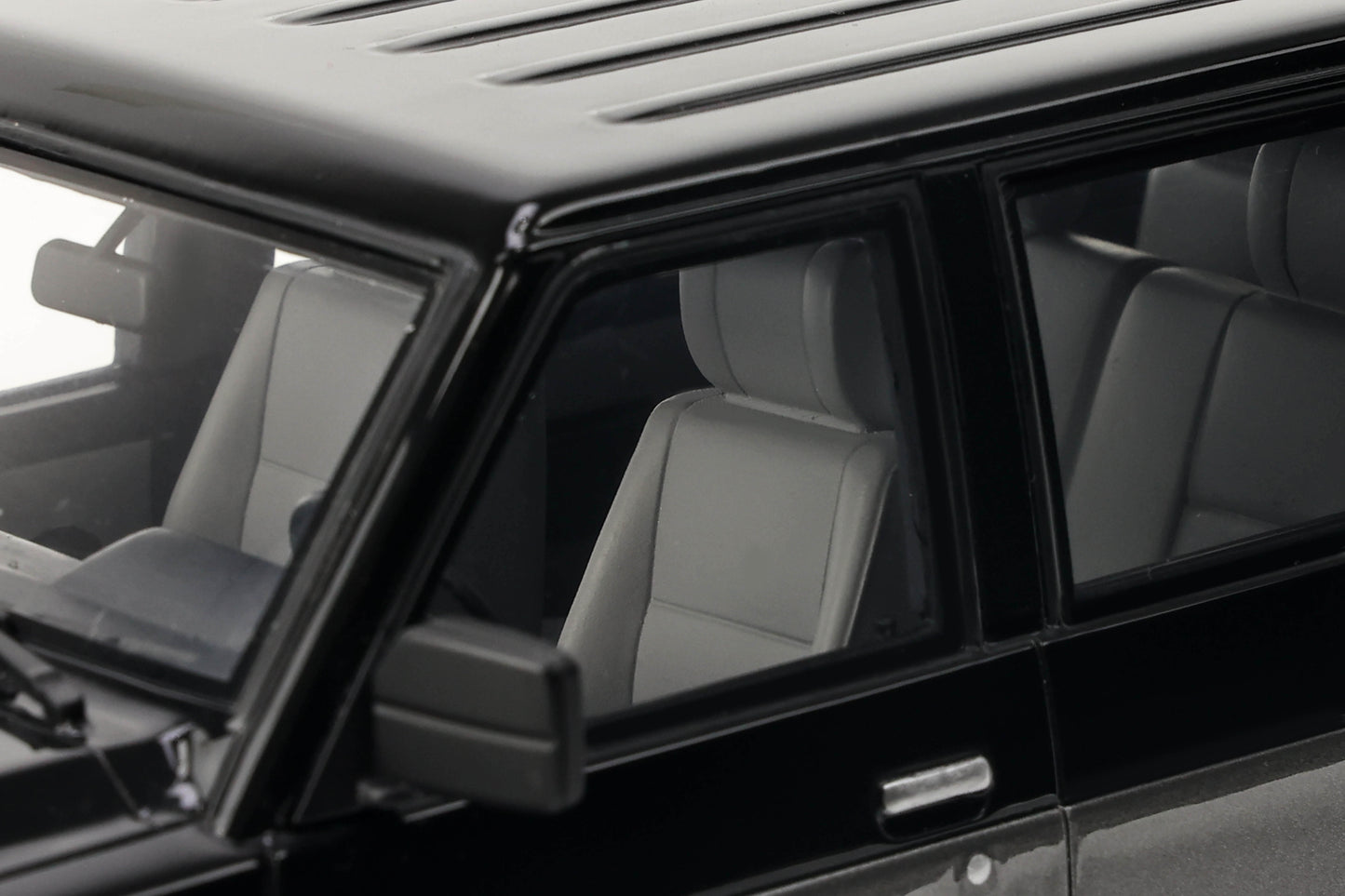 Nissan Patrol GR Y60 1992 1:18