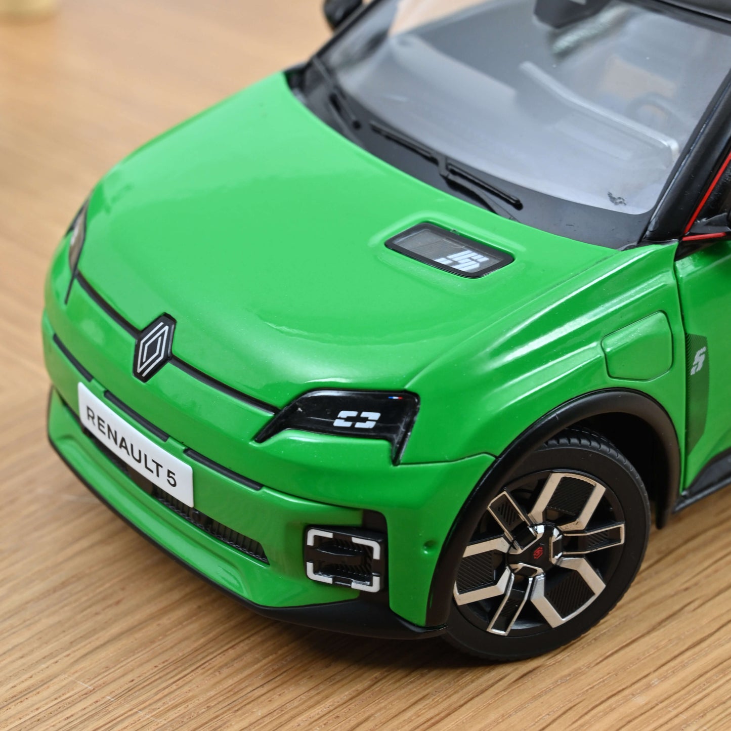 Renault 5 E-Tech Electric 1:18