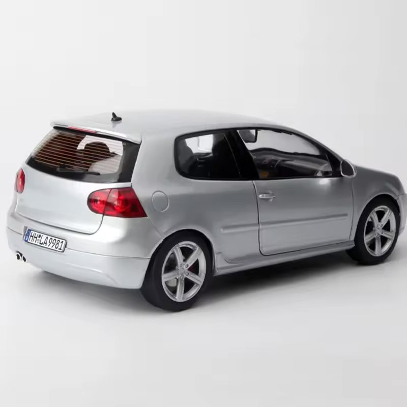 Volkswagen Golf V GTI 1:18