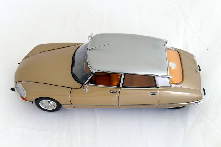 Citroën DS 23 Pallas 1974 1:18