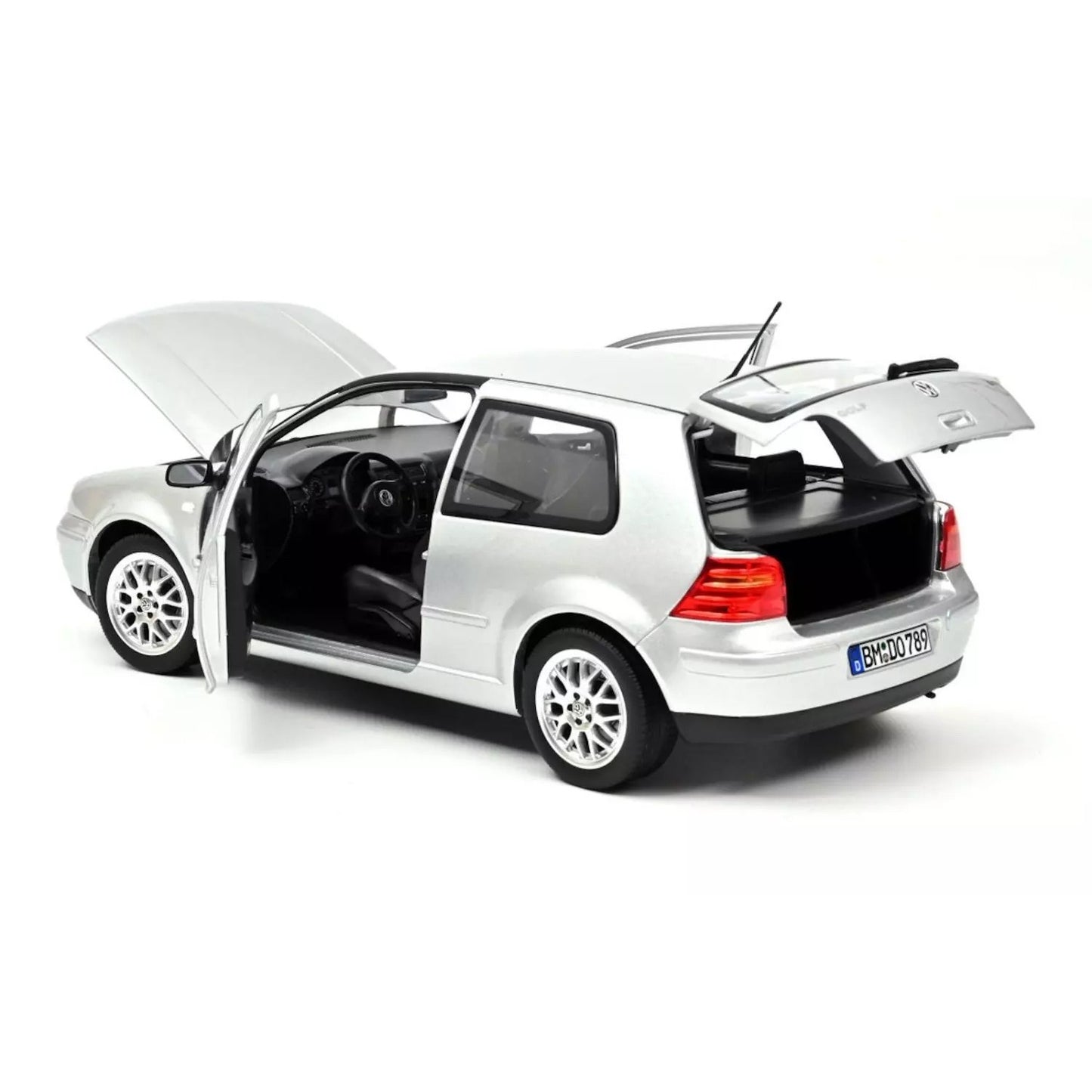 Volkswagen Golf 4 1:18