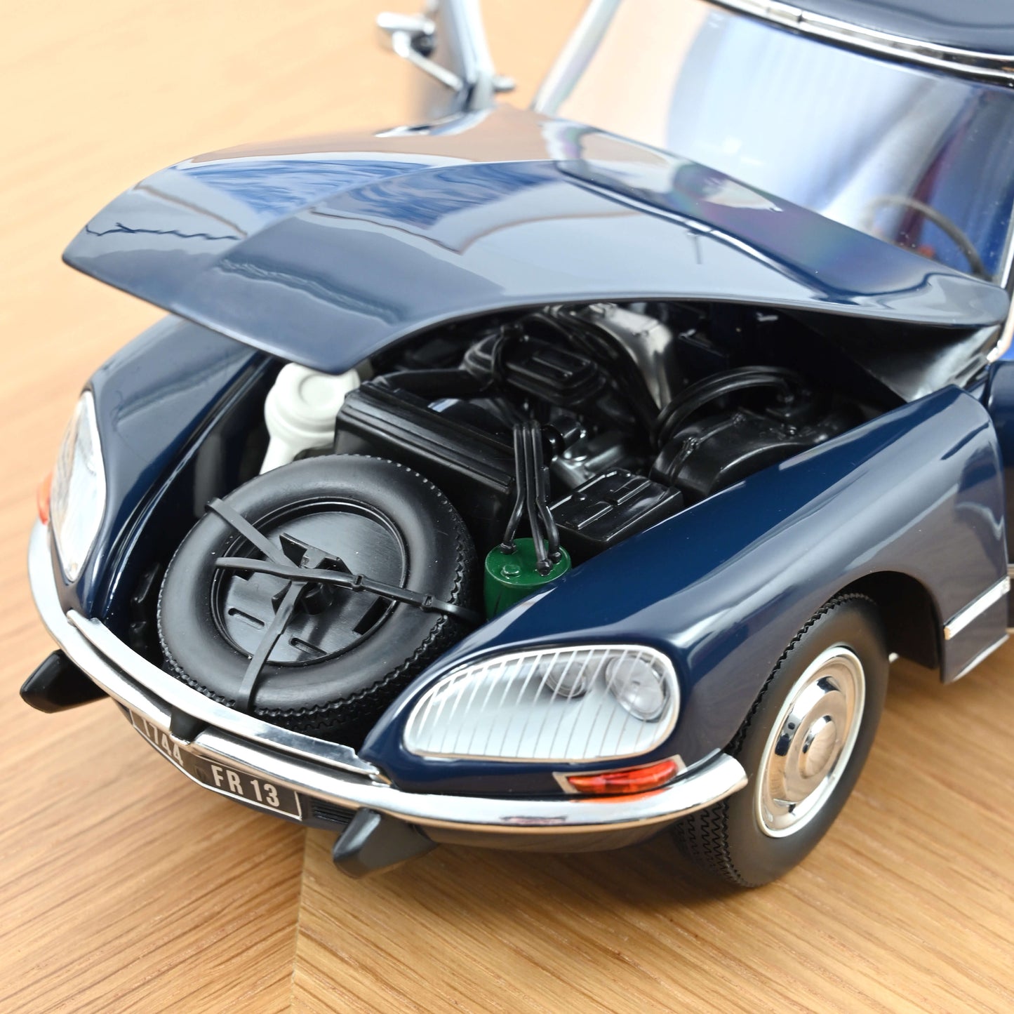 Citroën DS 23 Pallas 1974 1:18