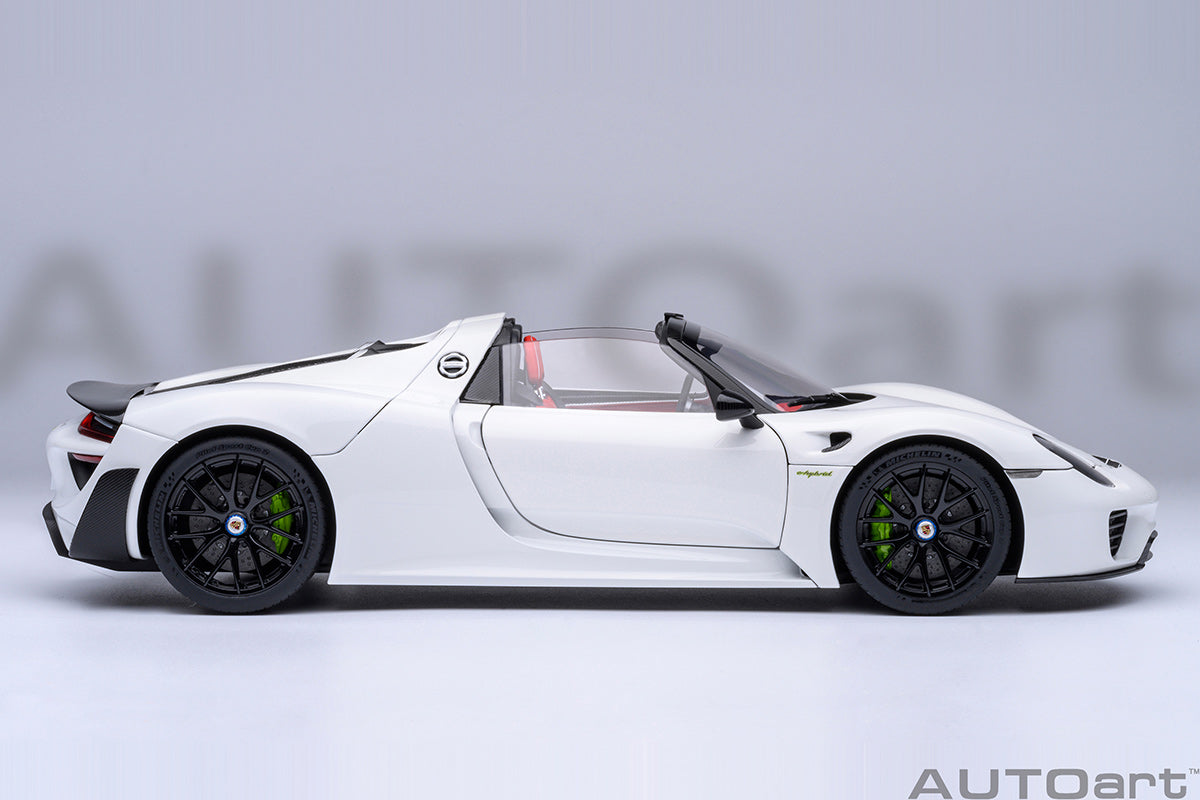 Porsche 918 Spyder Weissach Package 1:18