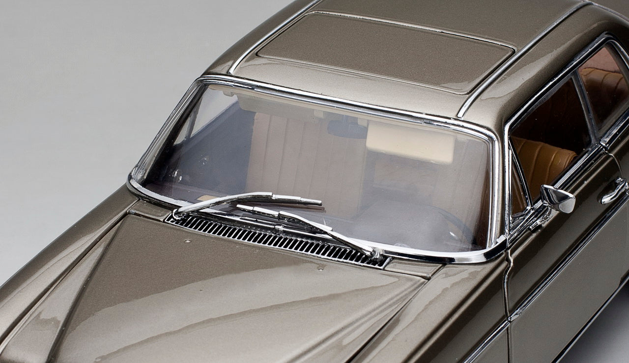 Mercedes Strich 8 Coupé 1973 1:18