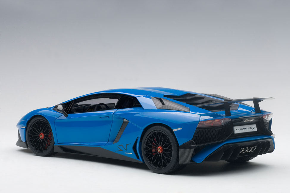 Lamborghini Aventador LP750-4 SV 1:18