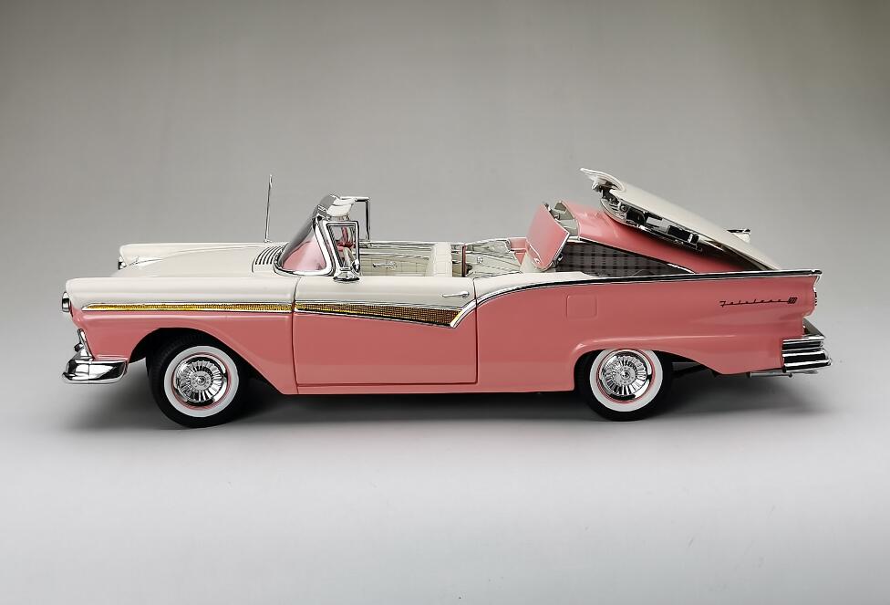 Ford Fairlane 500 Skyliner 1957 1:18
