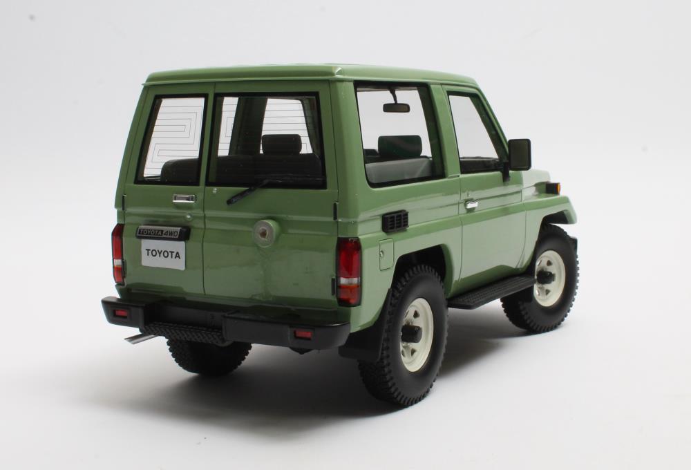Toyota Landcruiser BJ70 1:18
