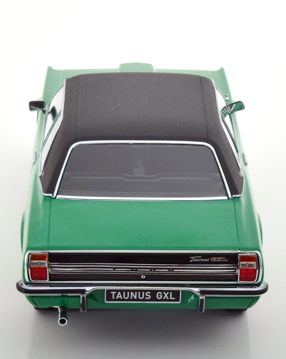 Ford Taunus GXL Limousine 1971 1:18