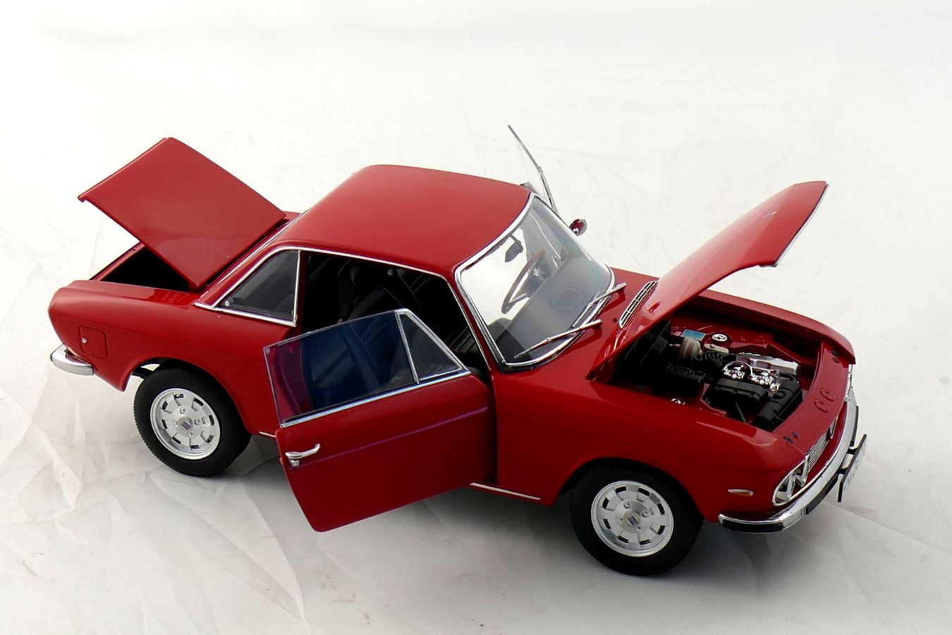 Lancia Fulvia 1600 HF Lusso (1971) 1:18