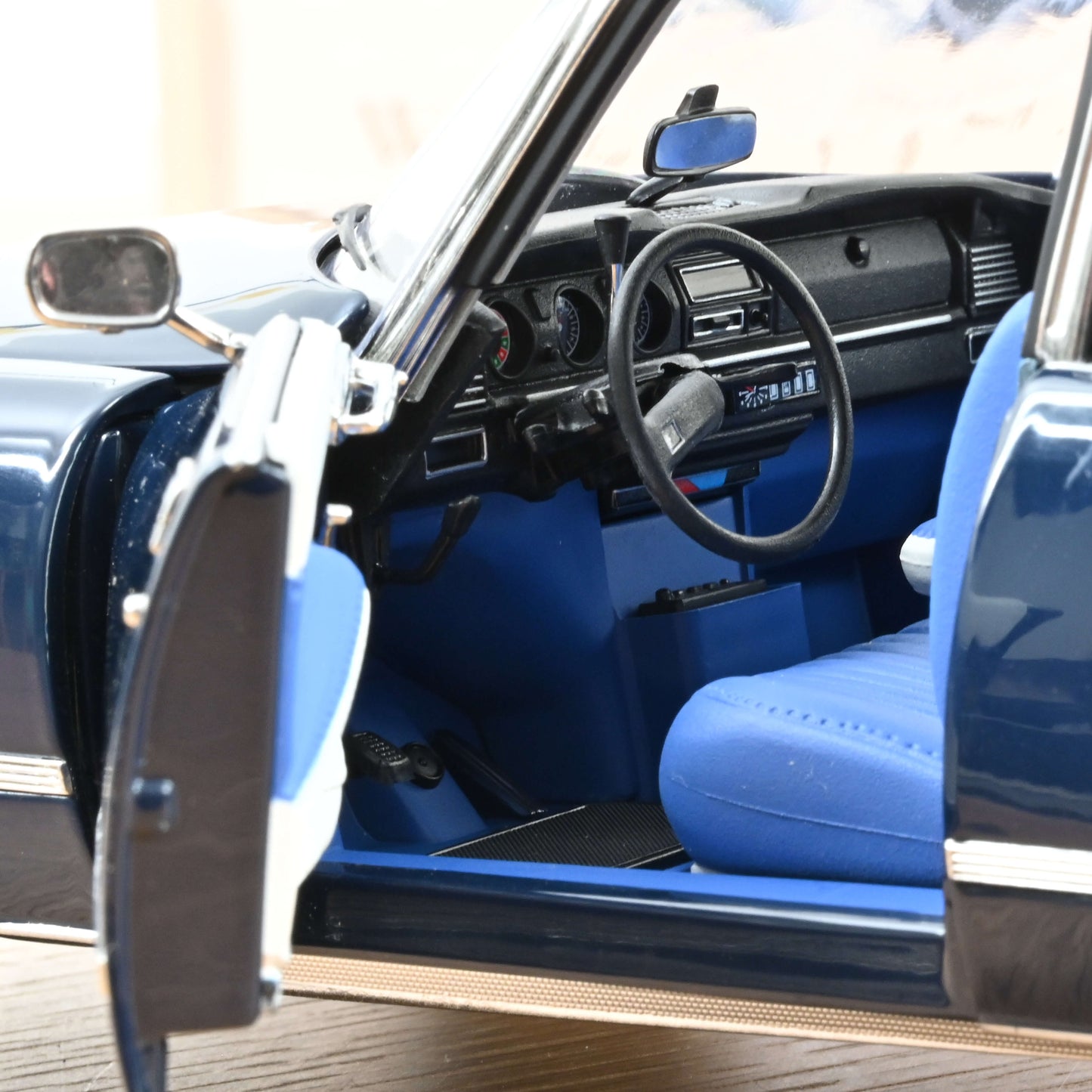 Citroën DS 23 Pallas 1974 1:18