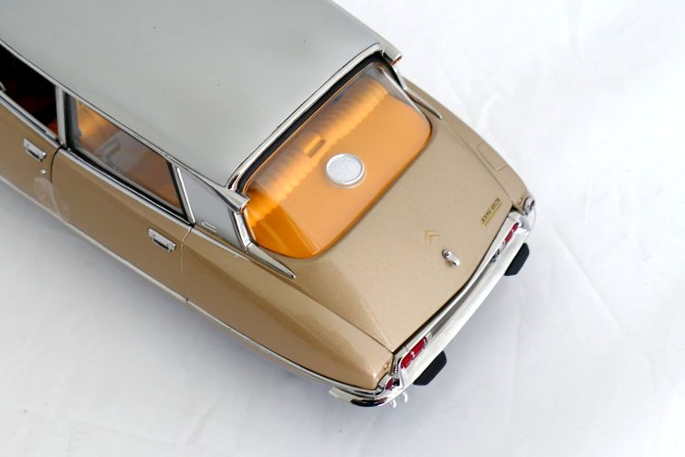 Citroën DS 23 Pallas 1974 1:18