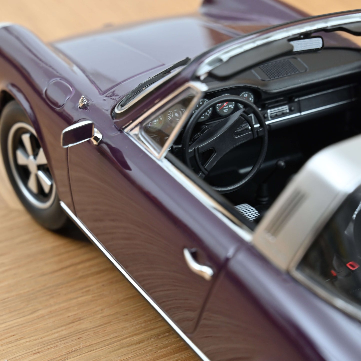Porsche 911 E Targa 1971 1:18