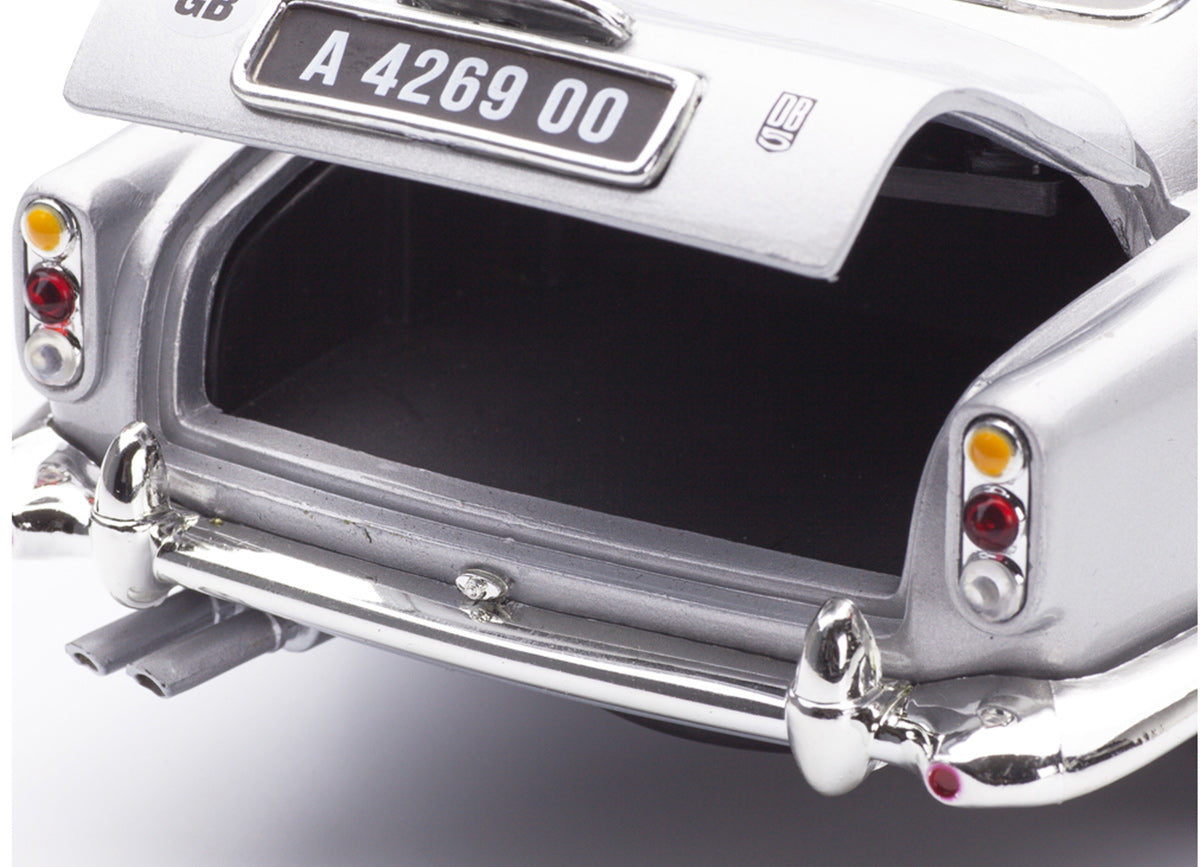 Aston Martin DB5 James Bond 007 1:18