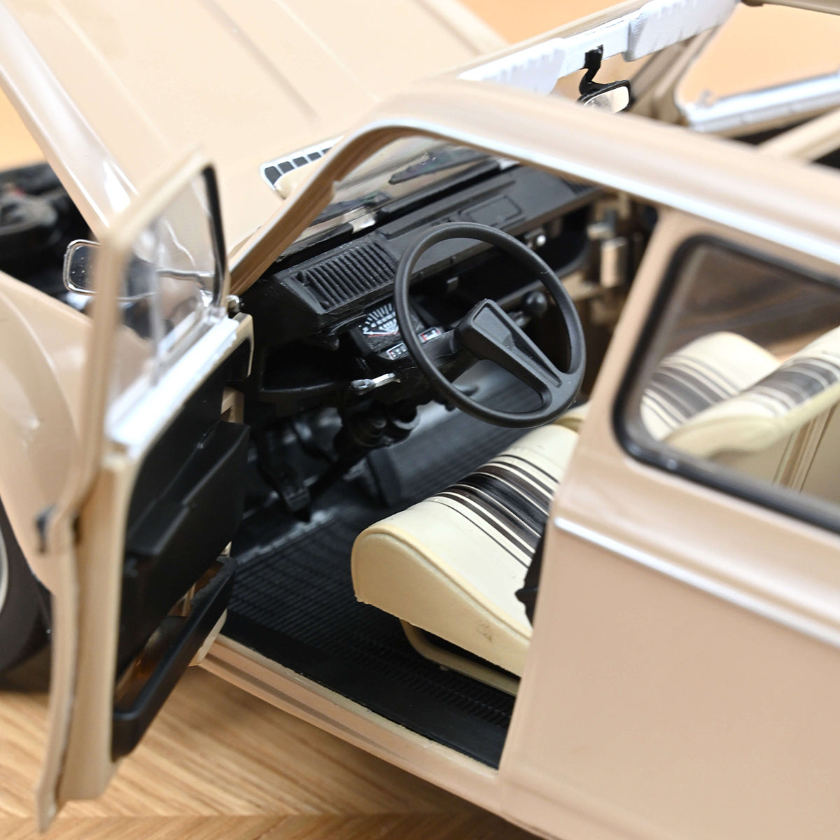 Citroën Dyane 1983 1:18