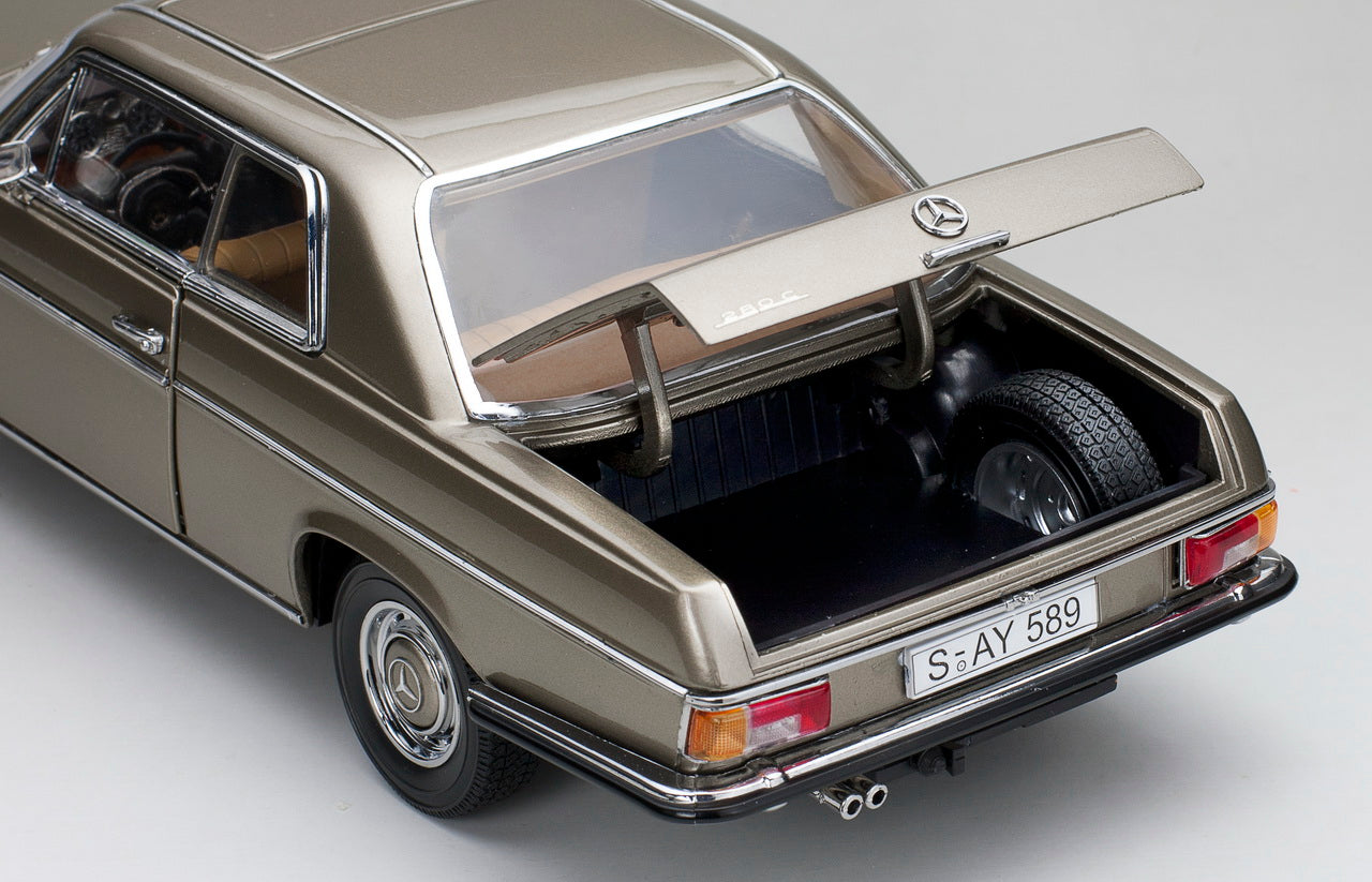 Mercedes Strich 8 Coupé 1973 1:18