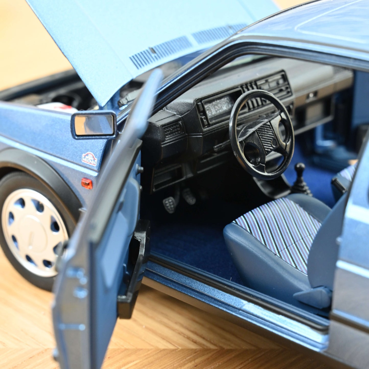 Volkswagen VW Golf 1988 1:18