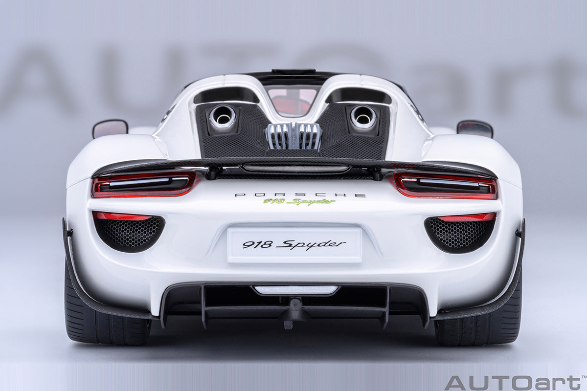 Porsche 918 Spyder Weissach Package 1:18