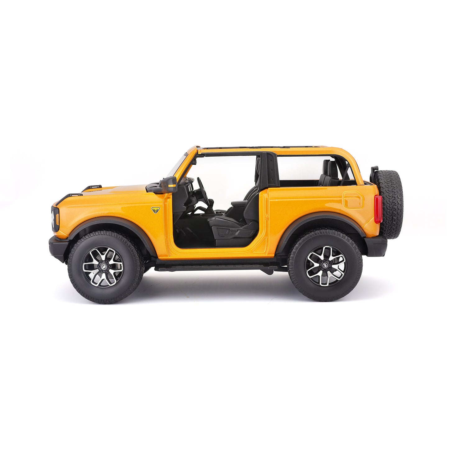 Ford Bronco 2021 1:18