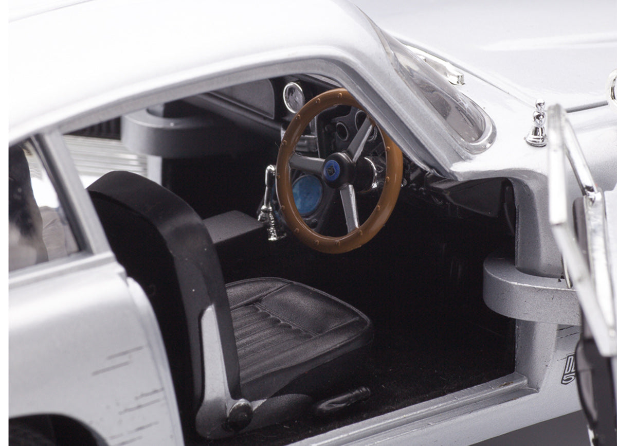 Aston Martin DB5 James Bond 007 1:18
