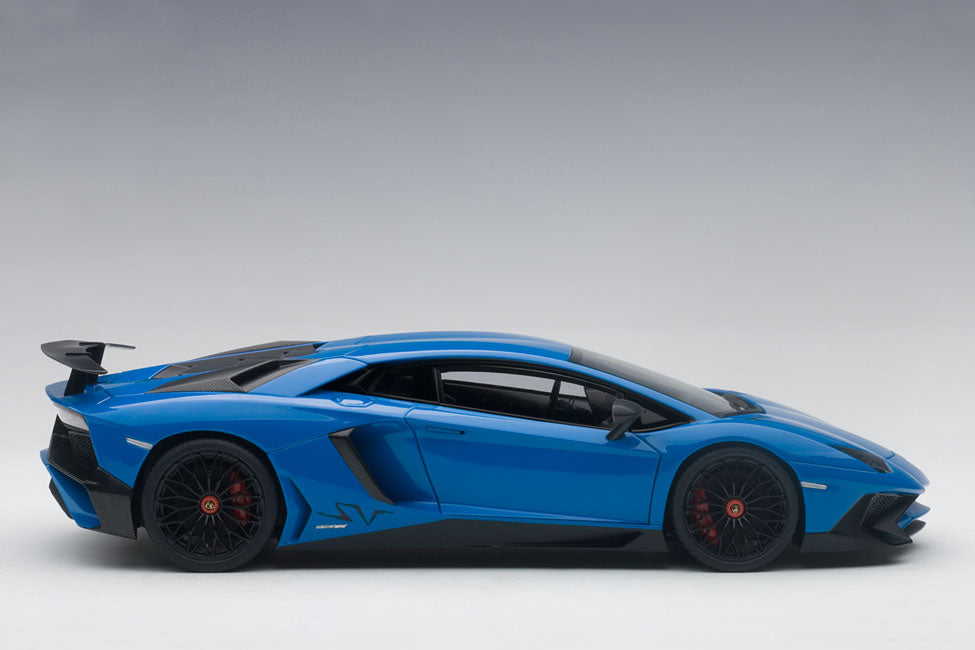Lamborghini Aventador LP750-4 SV 1:18