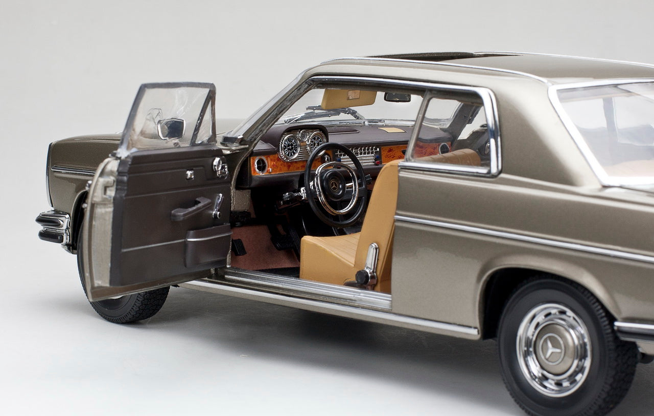Mercedes Strich 8 Coupé 1973 1:18