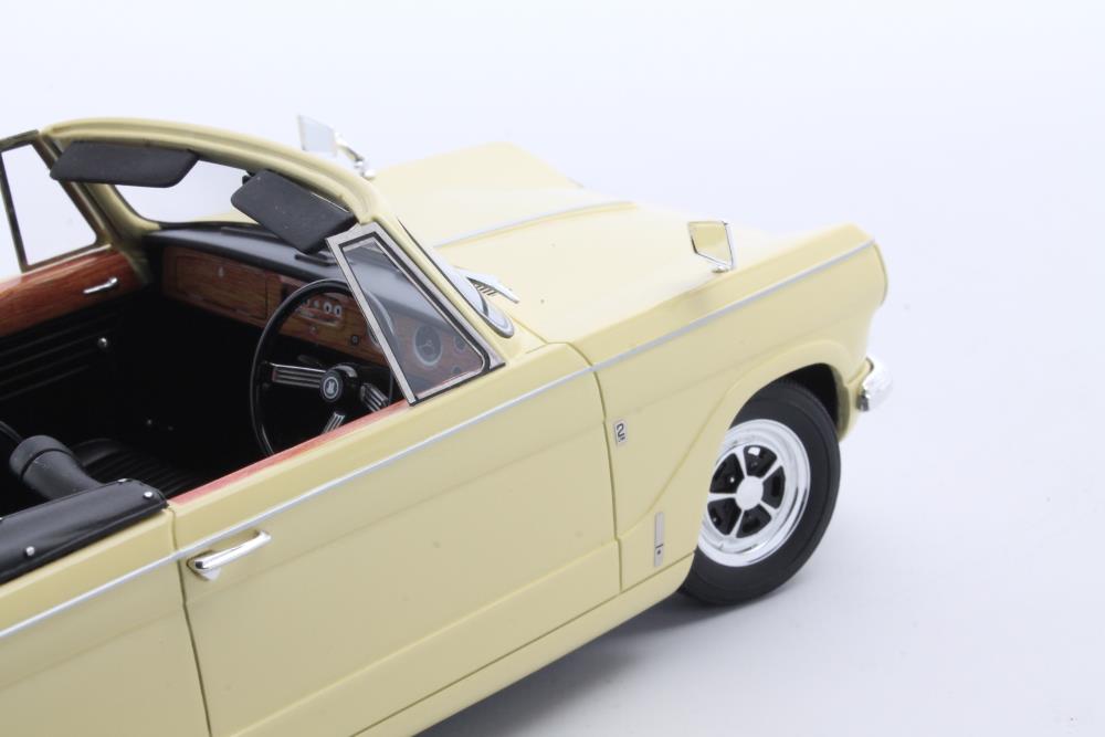 Triumph Vitesse DHC 1:18