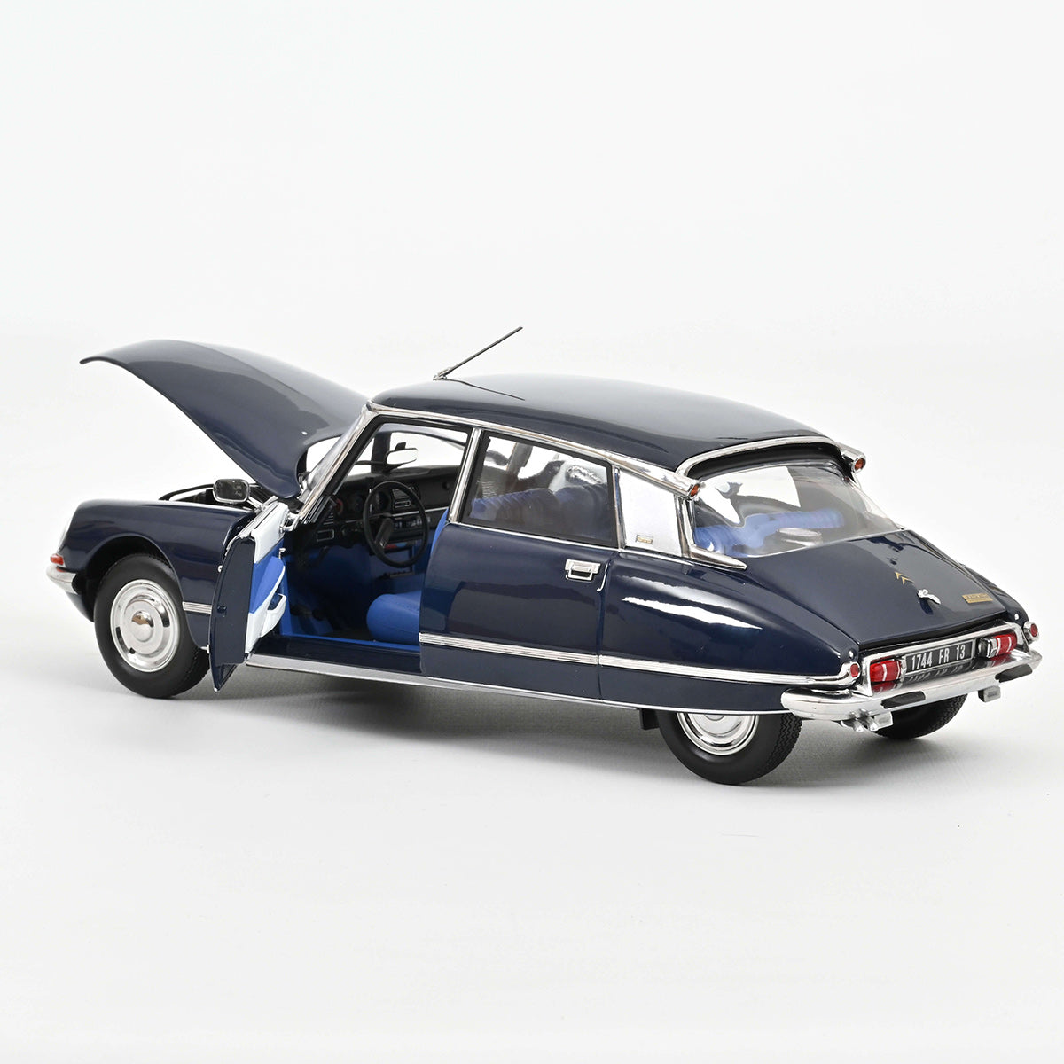 Citroën DS 23 Pallas 1974 1:18