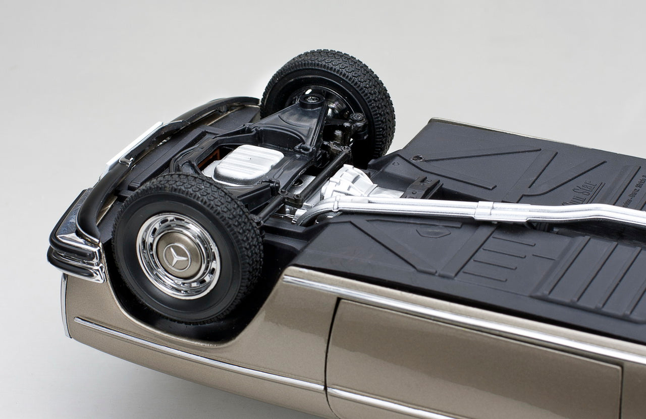 Mercedes Strich 8 Coupé 1973 1:18