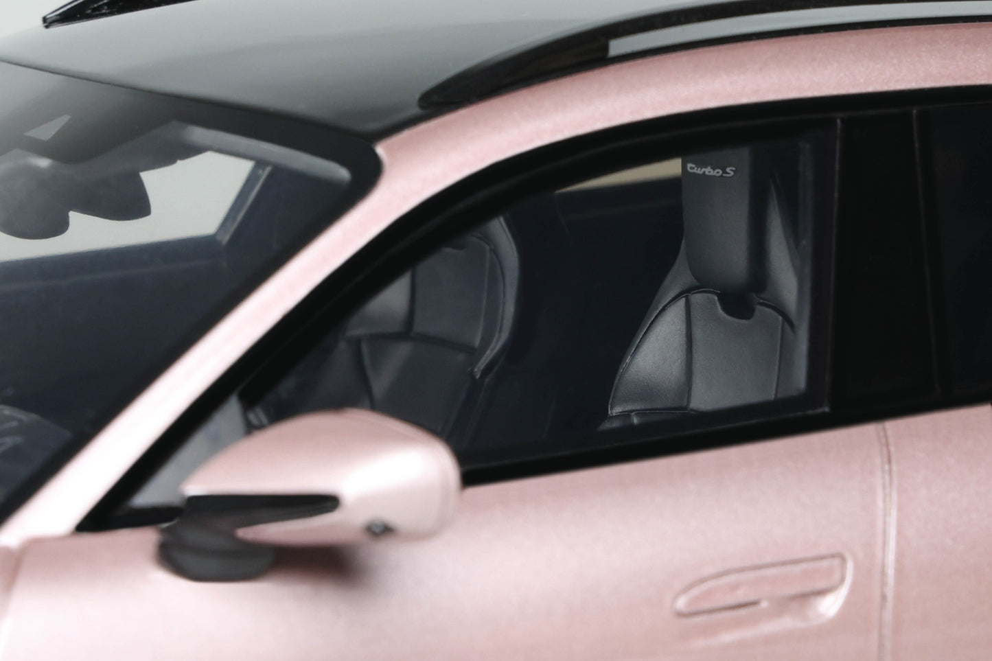 Porsche Taycan Turbo S 1:18