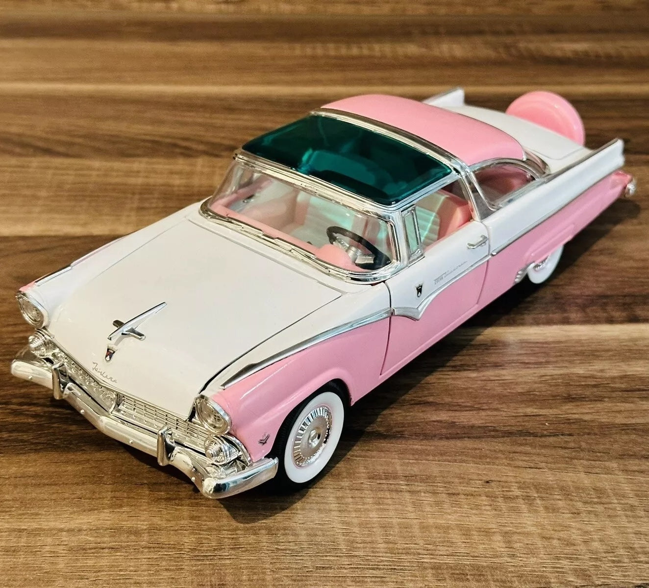 Ford Ford Fairlane Crown Victoria 1955 1:18