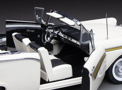 Ford Fairlane 500 Skyliner 1957 1:18